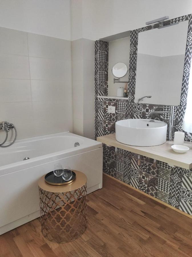 B&B Casa Carola Catania Bagian luar foto